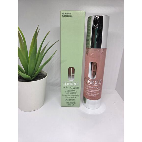 Clinique Moisture Surge Hydrating Supercharged Concentrate. 1.6fl/48ml - Picture 2 of 5